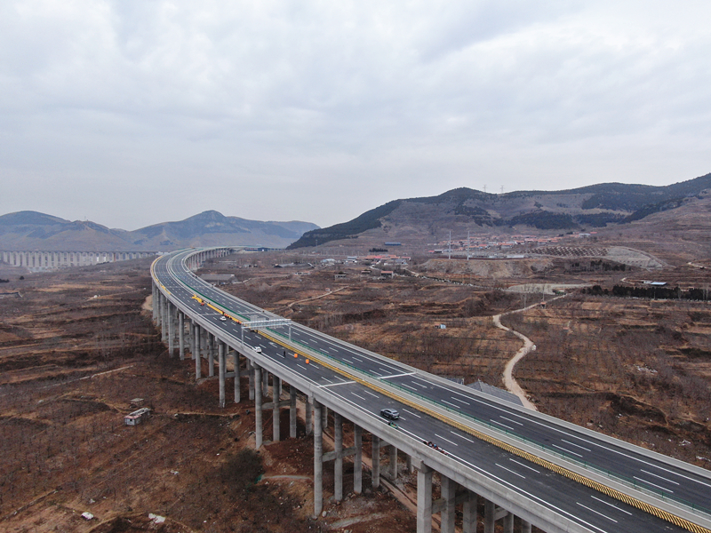 臨淄至臨沂高速公路青銀高速至中莊立交段順利通過交工驗收