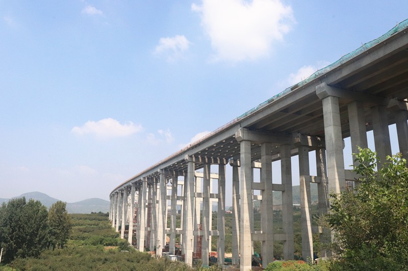 國慶我在崗——臨臨高速建設(shè)團(tuán)隊擂響戰(zhàn)鼓，掀起建設(shè)新熱潮