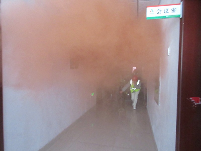 發(fā)生火災(zāi)后，紀(jì)健組織人員、有序正確逃生_副本