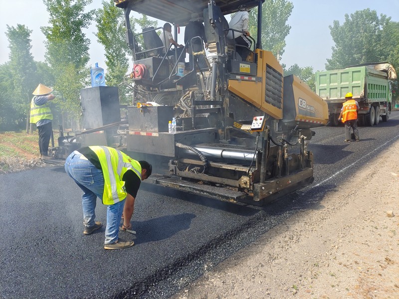田莊水庫(kù)防汛路水穩(wěn)及瀝青路面施工2