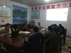 嚴(yán)格管理，備戰(zhàn)2018，養(yǎng)護(hù)分公司夜晚加班學(xué)習(xí)標(biāo)準(zhǔn)化表格