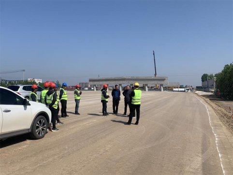 五一我在崗、慰問暖人心——公司領導慰問一線施工人員