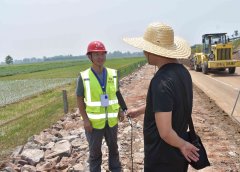 臨沂市電視臺(tái)、郯城縣電視臺(tái)聯(lián)合對(duì)魯中公路G2京滬項(xiàng)目部進(jìn)行現(xiàn)場(chǎng)采訪報(bào)導(dǎo)