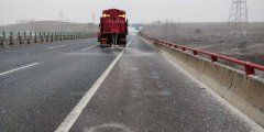 養(yǎng)護(hù)工程分公司青蘭小修項(xiàng)目部做好冬季道路除雪防滑工作