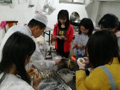 新寧項(xiàng)目組織“包餃子，迎五四”活動(dòng)
