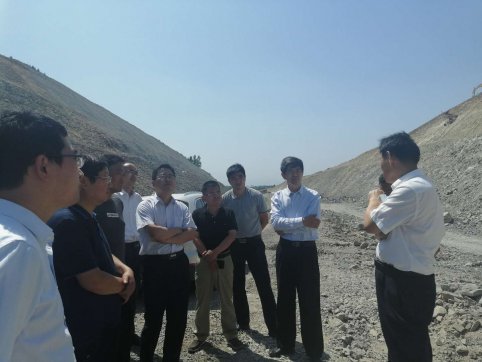 齊魯交通集團(tuán)公司工會主席畢京建到青蘭項目部調(diào)研征遷工作