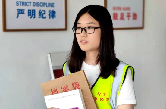 學(xué)會(huì)戰(zhàn)勝自我，放飛青春